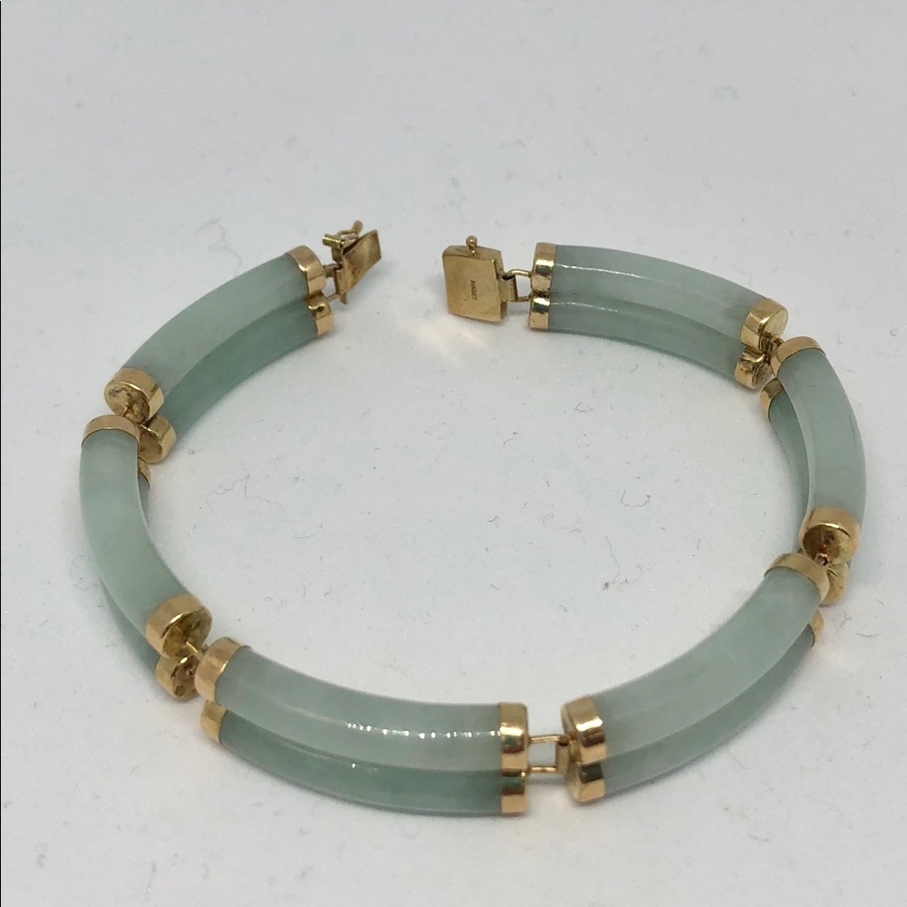 Jade bracket
